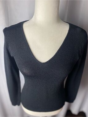 BETTE PAIGE knit top.
